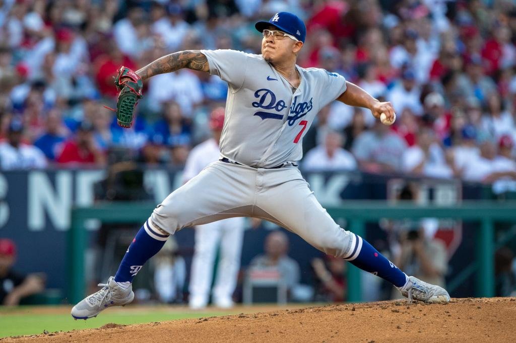 los-angeles-dodgers-starting-pitcher-16843607.jpg