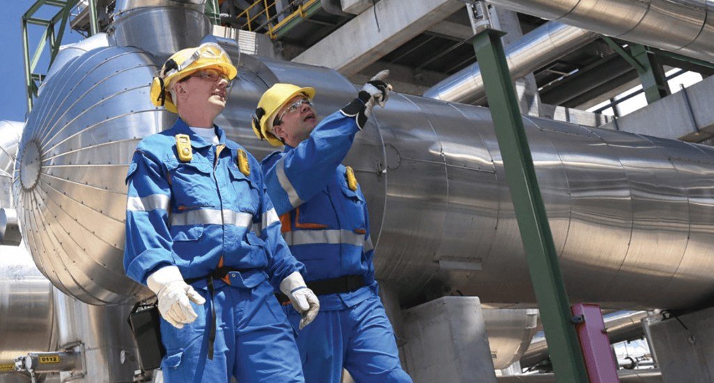 Employees-Performing-Safety-Inspection-at-Facility_717512.jpg