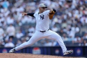 new-york-yankees-relief-pitcher-104743904.jpg