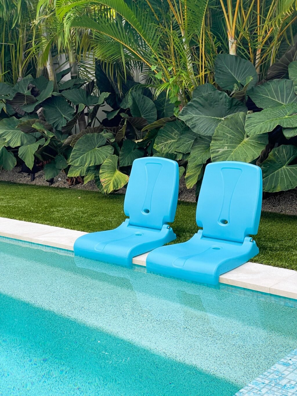 pool-chairs.jpg