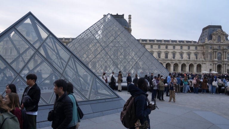 France_Louvre_57012-68f89071aeede-768x432.jpg