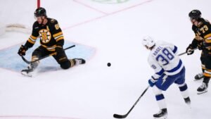 Lightning_Bruins_Hockey_27256-68edaaa86f49f-768x432.jpg