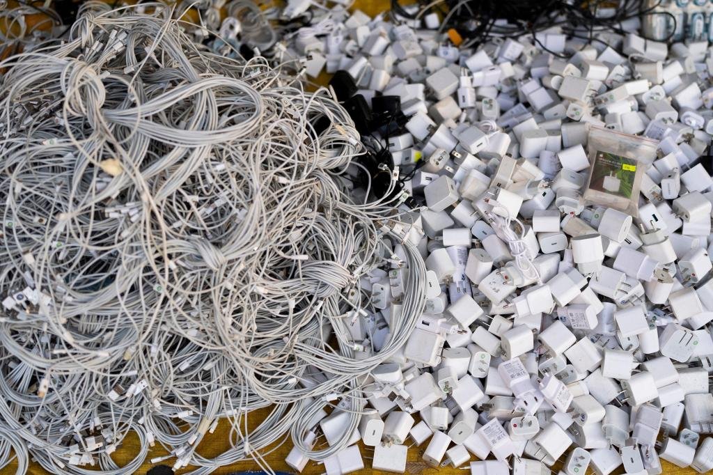MALASIA-BASURA_ELECTR211NICA_77312.jpg