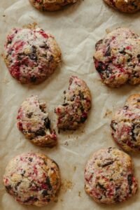 raspberry-chocolate-chunk-cookies6-865x1297.jpg