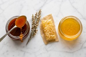 Manuka-Honey-vs-Raw-Honey.jpg