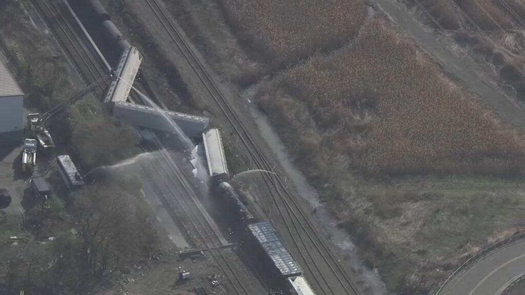 NJ-train-derailment-2.jpg