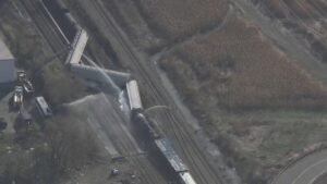 NJ-train-derailment-2.jpg
