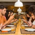 Eating places ban telephones at tables for screen-free eating