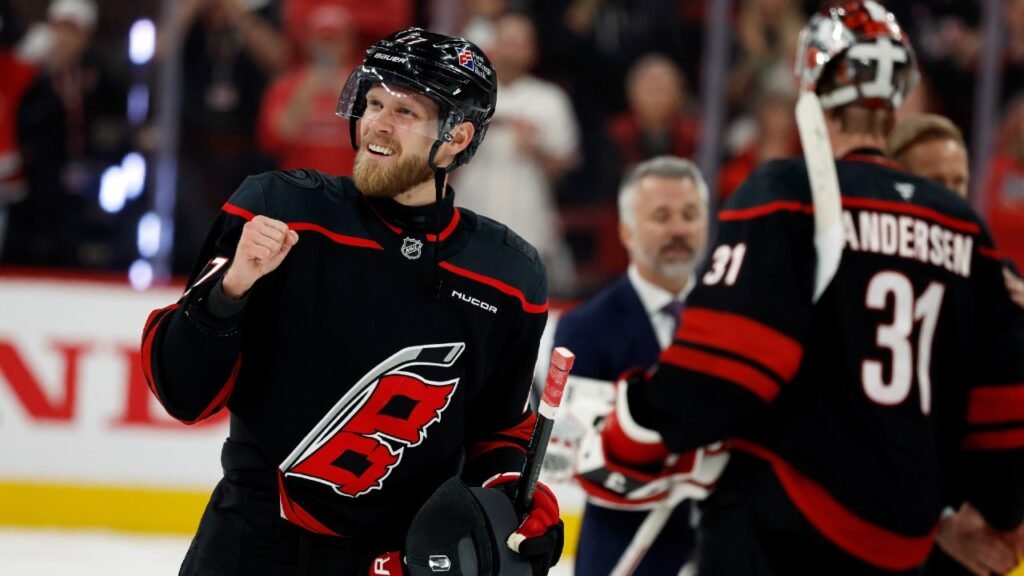 Carolina-Hurricanes-Nikolaj-Ehlers.jpg