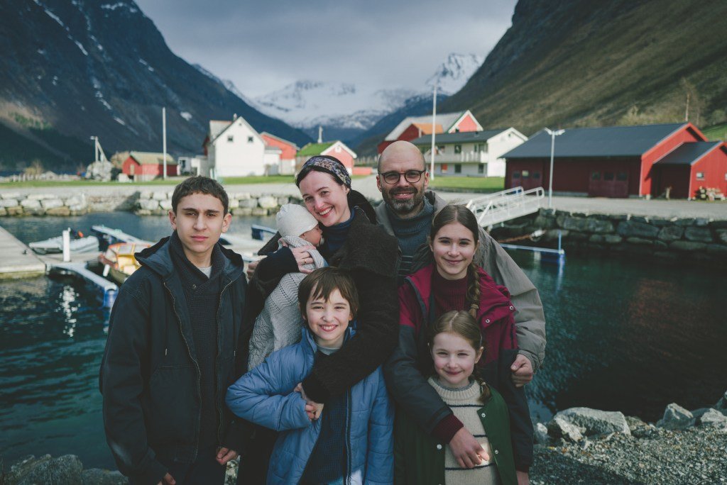Fjord-Family-Picture-Photo-Credit-Tudor-Panduru-copy.jpg