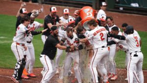 cowser-plays-hero-orioles-second-straight-walk.jpg