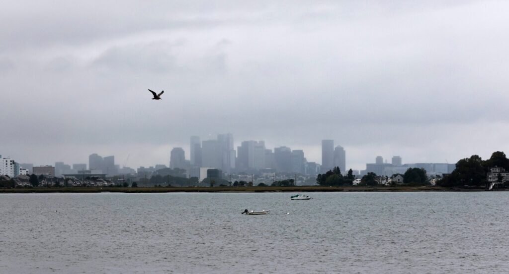 s3___bgmp-arc_arc-feeds_generic-photos_to-arc_greenhouseStandaloneBostonSkylineFog-6a1b3e533251d-sca.jpeg