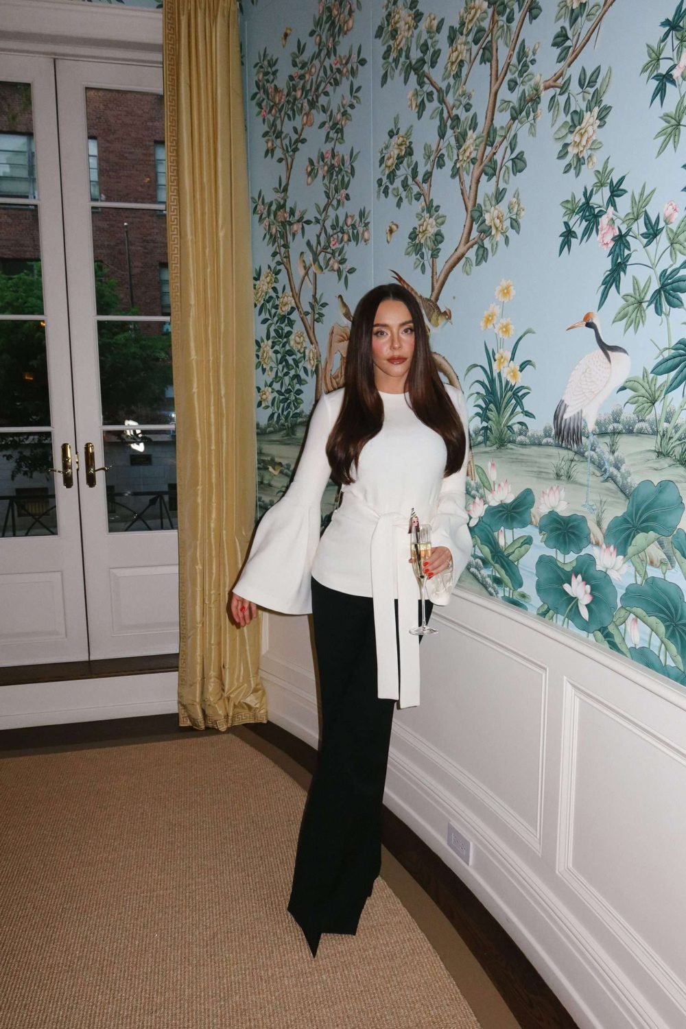 LB40-WhiteOutfit-1-scaled-e1779912325630.jpg