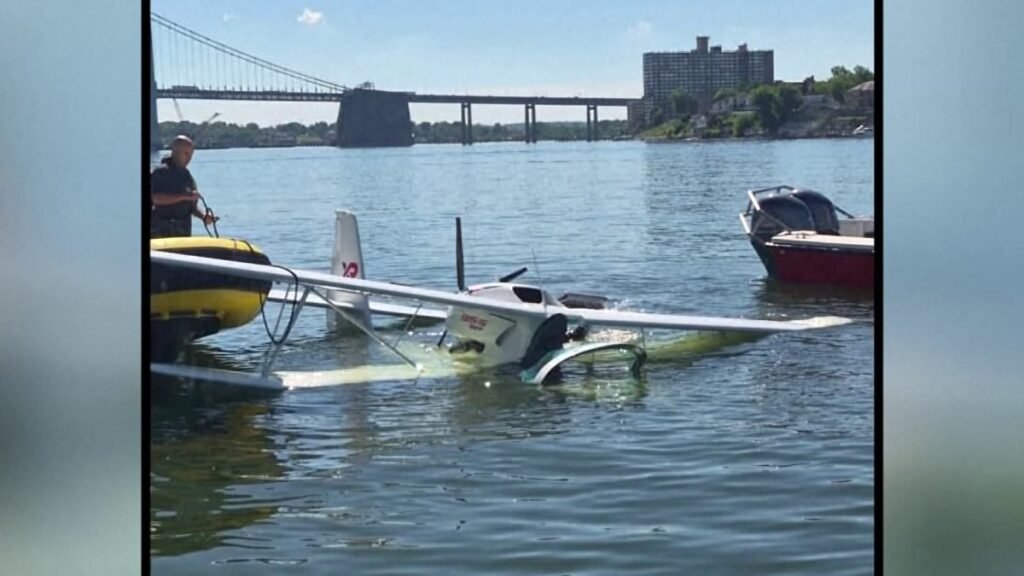 Two-Men-Rescued-after-Sea-Plane-Crashes-in-East-River.jpg