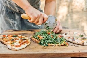 how-to-host-a-pizza-party-16.jpg