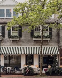 Marthas-Vineyard-downtown-restaurant.jpg