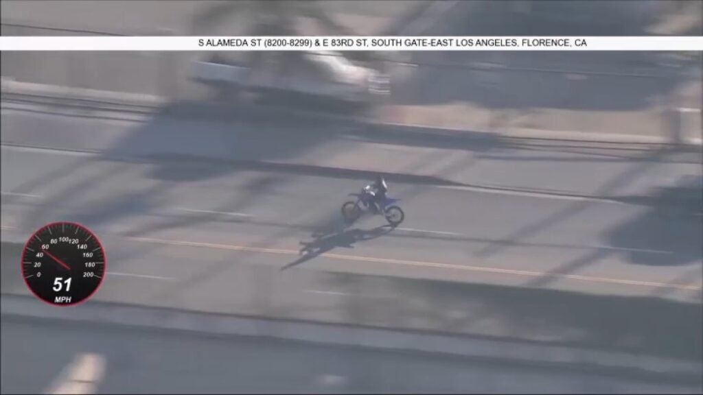 dirt-bike-chase-81926.jpg