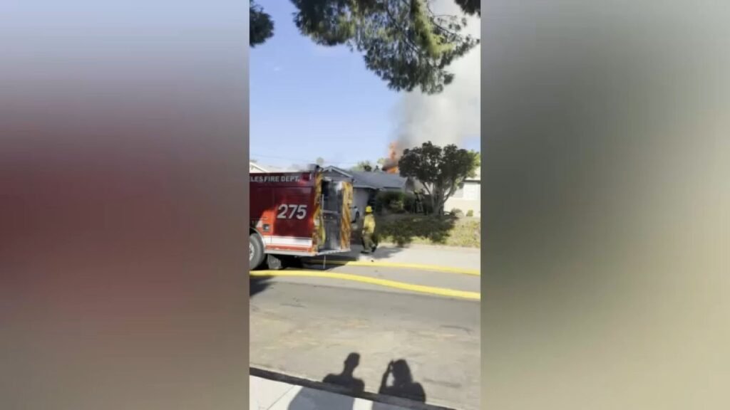 granada-hills-house-fire-82426.jpg
