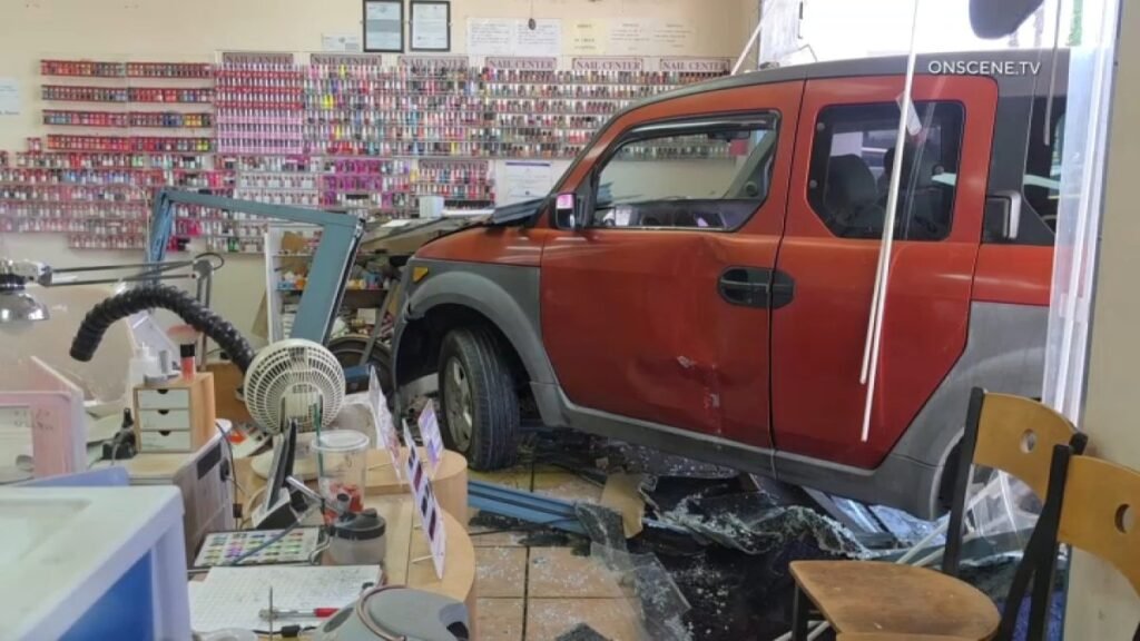 perris-salon-v-car.jpg