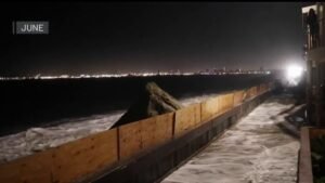 Coastal-communities-prepare-for-high-surf-and-flooding.jpg