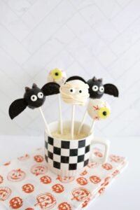 easy-halloween-cake-pop-idea-mummy-bat-eyeball-1-1-scaled.jpg