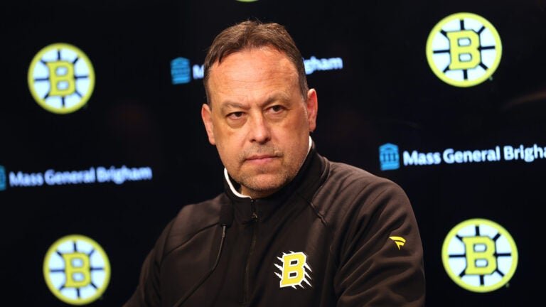 s3___bgmp-arc_arc-feeds_generic-photos_to-arc_04bruins_lockercleanout_04-6a98bad37fb8a-768x432.jpg