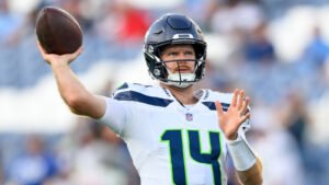 sam-darnold-suffers-injury-limps-off-field-first.jpg
